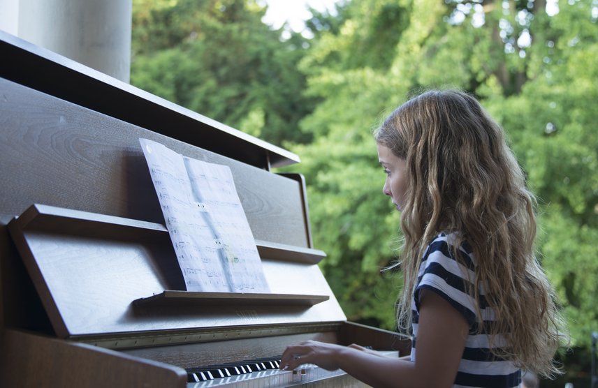 Mädchen am Klavier, Musikschule Kilchberg-Rüschlikon
